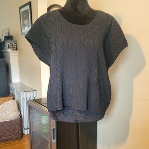 Black Accordion Sleeveless Top‎